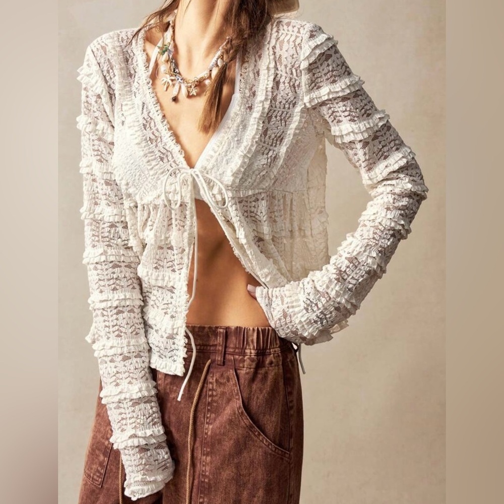 Elegant Lace Women’s Top - Cream - Picture 4 of 9